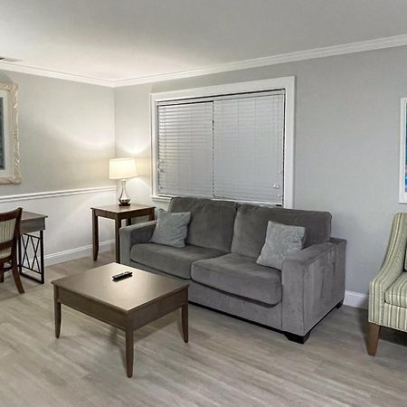 Marco Island Lakeside Inn Екстериор снимка